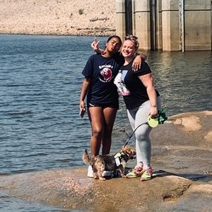 Meet your Posher, Avery